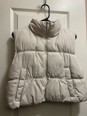 H&M Cropped Off-White Puffer Vest